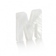 Schelp hangers specials letter M White (natuurlijke kleur)