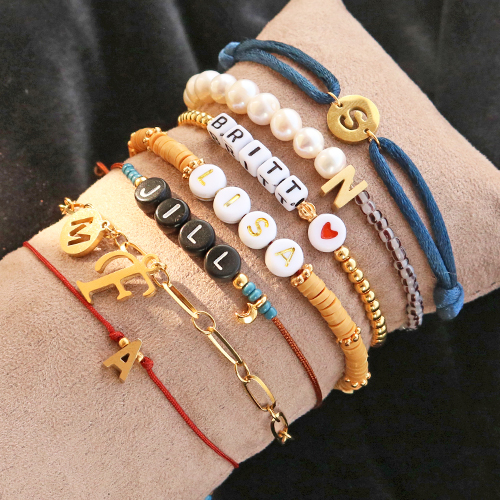 Zie hier hoe je de mooiste gepersonaliseerde sieraden zelf kunt maken: 