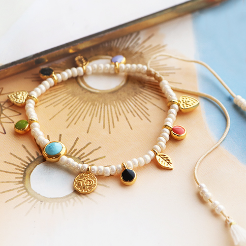 Lees hier hoe je trendy sieraden maakt met rainbow DQ metalen kralen, bedels en tussenstukken 