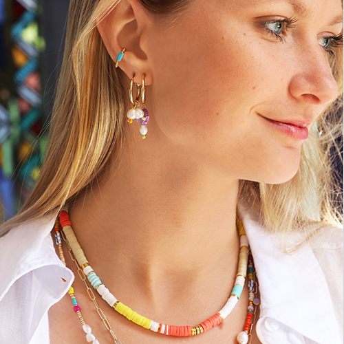 Get inspired door deze kleurrijke en vrolijke wanderlust style sieraden 