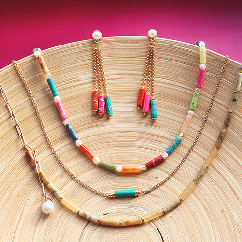 Zo maak je matching kettingen en oorbellen