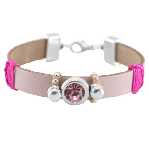 Mooie sieraden gemaakt met verschillende soorten en maten leer