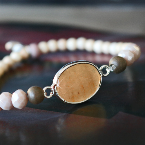 Prachtige sieraden met half edelstenen hangers als stijlvolle blikvanger