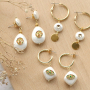 Ga aan de slag en maak trendy sieraden met de schelp pearl shine items in combinatie met de zirkonia brass elements. 