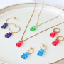 Inspiratie voor het maken van kleurrijke sieraden met gummy bear hangers