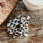 Bedels hangen aan je scrunchies