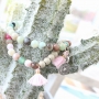 De zomerse kleurtjes van onze natuursteen kralen zijn perfect voor zomerse sieraden met een moderne look!