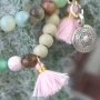 De zomerse kleurtjes van onze natuursteen kralen zijn perfect voor zomerse sieraden met een moderne look!