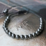 Mannen sieraden met skulls en kralen van hematite en natuursteen