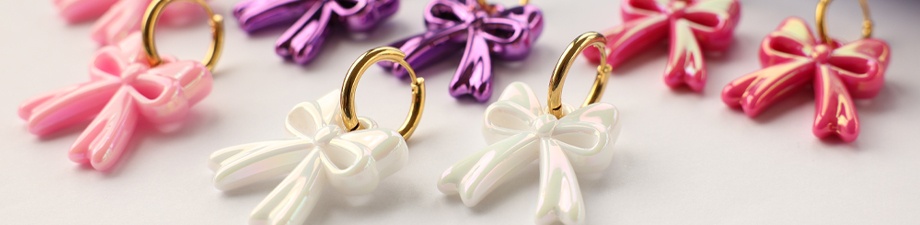 Nieuwe collectie acryl strik bedels en hartjes oorbellen